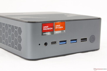 Vorderseite: Reset-Taste, 3,5-mm-Kopfhörer, USB-C 4.0 mit Power Delivery + DisplayPort (8K@60 Hz), 2x USB-A 3.2 Gen. 2 (10 Gbps), USB-A 2.0, Power-Taste