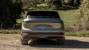 Lucid startet den Gravity als Elektro-Touring-SUV: Ein hochbeiniger, vollelektrischer Sportstourer mit 800-Volt-Technik und viel Luxus (Bild: Lucid).