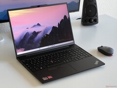 Mit fast 50% Studenten-Rabatt kostet das Lenovo ThinkPad E16 AMD momentan nur 492 Euro (Bildquelle: Andreas Osthoff)