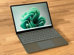 Hier zu sehen: Das Surface Laptop Go 3 in der Farboption Salbei. (Bild: Andres Osthoff)