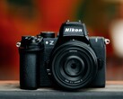 Die Nikon Z50 II packt einen APS-C-Sensor und ein Z-Bajonett in eine kompakte Systemkamera. (Bildquelle: Nikon)