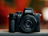 Die Nikon Z50 II packt einen APS-C-Sensor und ein Z-Bajonett in eine kompakte Systemkamera. (Bildquelle: Nikon)