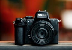 Die Nikon Z50 II packt einen APS-C-Sensor und ein Z-Bajonett in eine kompakte Systemkamera. (Bildquelle: Nikon)