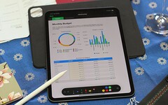 Der zum iPad Pro M4 passende Apple Pencil und das Folio-Case muss seperat zum Tablet erworben werden (Bild: Florian Schmitt)