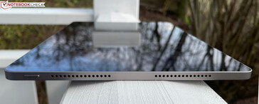 links: Powertaste, Lautsprecher (Bildquelle: Manuel Masiero)