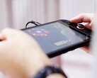 Das Display der Nintendo Switch 2 wird mit einer Folie geschützt, die nicht entfernt werden sollte. (Bildquelle: Nintendo)