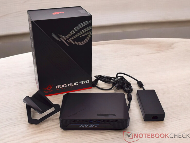 Der Lieferumfang des Asus ROG NUC