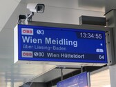 Das Anzeigedesign der LED-Zugzielanzeiger erinnert noch an die alten transreflektiven Displays. (Foto: ÖBB)