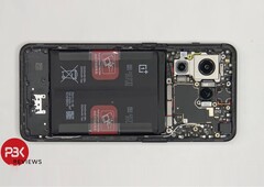 Das Display des OnePlus 10 Pro lässt sich nur umständlich tauschen. (Bild: PBKreviews)