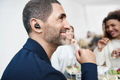 Die neuen Sennheiser Conversation Clear Plus helfen bei der Verständlichkeit von Gesprächen. (Bild: Sennheiser)