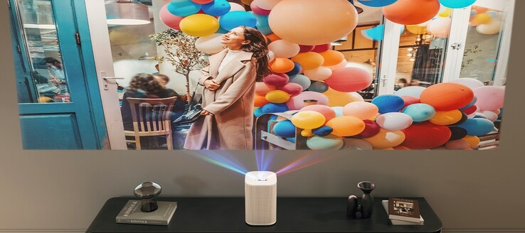 Nutzbar ist das System auch als konventioneller Beamer mit kleinem Projektionsverhältnis (Bildquelle: Samsung)