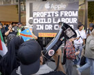 Apple iPhone 16: Zum Launch kam es weltweit zu Protesten, in London wurde auf Menschenrechtsverletzungen im Kongo und in Gaza aufmerksam gemacht (Bildquelle: Youtube / Oinat)