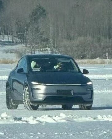 Model Y Juniper Refresh mit vorderer Lichtleiste