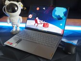 Test Lenovo Yoga Slim 6 14 Laptop: Premiere für die Radeon 740M