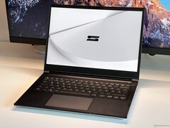 Das Schenker Key 14 wird aktuell mit 550 Euro Rabatt angeboten. (Bildquelle: Notebookcheck)