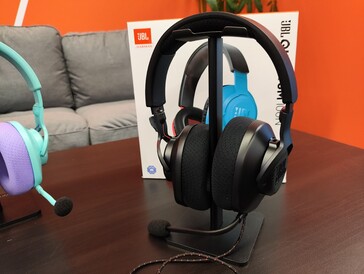 JBL bietet auch preisgünstigere Wired-Headsets an (Bildquelle: Notebookcheck)