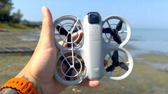 Zwei Videos zeigen die DJI Neo bereits im Flug und erstes Videomaterial aus der 4K-Kamera mit 1-Achsen-Gimbal. (Bildquelle: enontheroad, Youtube)