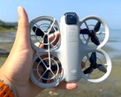 Zwei Videos zeigen die DJI Neo bereits im Flug und erstes Videomaterial aus der 4K-Kamera mit 1-Achsen-Gimbal. (Bildquelle: enontheroad, Youtube)