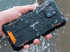 G2: Günstiges Smartphone ist in Grenzen wasserdicht (Bildquelle: Oukitel)