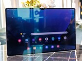 Das Galaxy Tab S10 Ultra behält die kontroverse Notch seines Vorgängers bei. (Bildquelle: Notebookcheck)