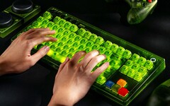 8BitDo bietet jetzt eine Tastatur und Maus in transparentem Grün an, angelehnt an die erste Xbox. (Bildquelle: 8BitDo)