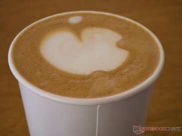 Das gibts nur bei Apple: Ein Cappuccino mit Apple-Logo.
