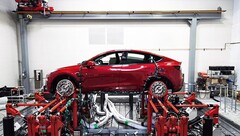 Ins Model Y fließt die kostengünstige Produktion von Robotaxis ein (Bild: Tesla)