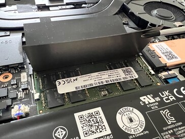 Zwei SO-DIMM-Steckplätze für bis zu 96 GB RAM