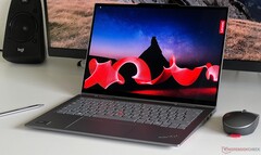 Das Lenovo ThinkPad X1 2in1 kostet normalerweise deutlich über 2.000 Euro (Bildquelle: Andreas Osthoff)