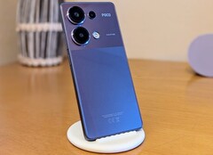 Das Xiaomi Poco M6 Pro ist ein Budget-Smartphone mit starker CPU und hellem Bildschirm (Bildquelle: Benedikt Winkel)