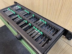 48 Schächte für Klvr-Akkus. (Bildquelle: Andreas Sebayang/Notebookcheck.com)