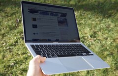 Das MacBook Air mit dem Apple M1 ist derzeit für 777 Euro im Angebot (Bild: Klaus Hinum)