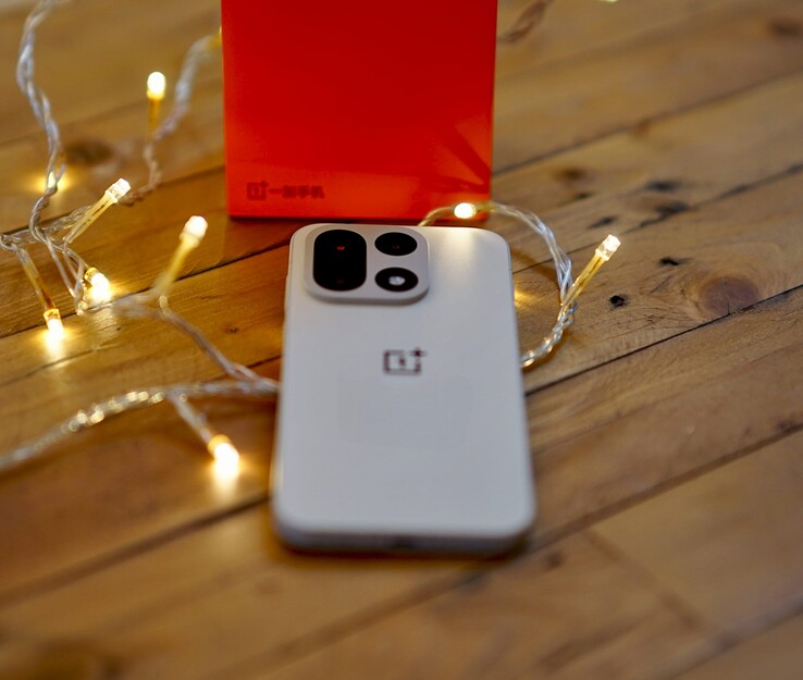 OnePlus 15 im Test. Testgerät zur Verfügung gestellt von Trading Shenzhen. OnePlus 15 im Test. Testgerät zur Verfügung gestellt von Trading Shenzhen.