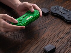 8BitDo hat zwei neue Controller im Angebot (SN30, Bildquelle: 8BitDo)