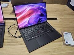 Nun vorbestellbar: Lenovo ThinkPad X1 Carbon Gen 13 Aura Edition wird ab November ausgeliefert (Bildquelle: Benjamin Herzig)