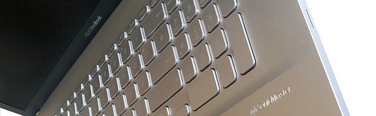 Asus VivoBook 17 passiv - Zoll 17 (F712JA) Günstige Notebookcheck.com Tests Test: gekühlt