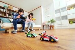 Mit Mario Kart Live: Home Circuit kann man mit ferngesteuerten Karts spielen, ganz ohne eine Strecke aus Plastik bauen zu müssen. (Bild: Nintendo)