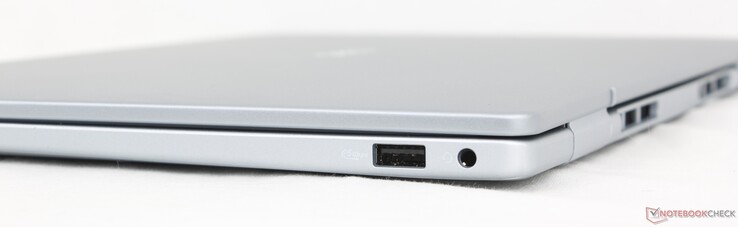 Rechts: USB-A 3.2 Gen. 1, 3,5-mm-Kopfhörer