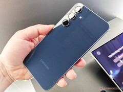 Ausgewählte Galaxy Mittelklasse-Smartphones sollen AI-Features per Update erhalten. (Bildquelle: Notebookcheck)