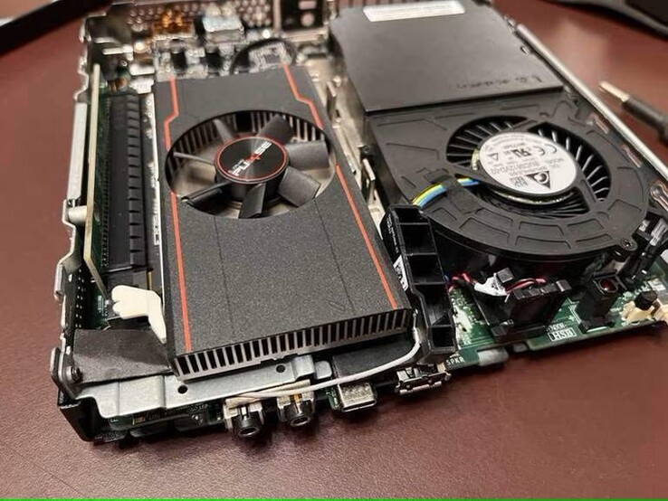 Gehäuse-Modifikationen für Radeon RX6400 (Quelle: ValuableTrack/Reddit)