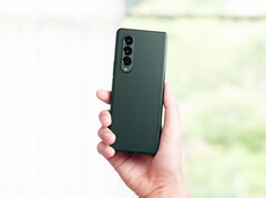 Das Samsung Galaxy Z Fold4 5G besitzt einen Ultrabreitband-Chip für die präzisere Ortung von Galaxy SmartTags. (Bild: Samsung)