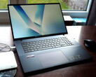 Asus VivoBook 18 (Bild: Florian Glaser)