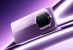 Das Honor Magic7 RSR Porsche Design setzt auf ein auffälliges Design in Violett oder Grau. (Bildquelle: Honor)