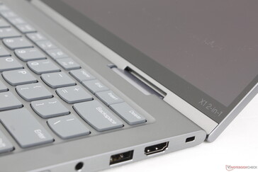 Die Einschalttaste befindet sich anders als bei den meisten anderen Laptops am Rand