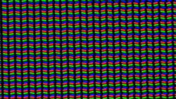 Das LC-Display setzt auf eine klassische RGB-Sub-Pixel-Matrix bestehend aus einer roten, einer blauen und einer grünen Leuchtdiode.