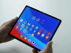 Oppos erstes Foldable, soll wohl einige vom Xiaomi Mi 11 Ultra inspirierte Features erhalten, etwa ein Display neben der Kamera.