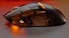 Corsair Darkstar Wireless: RGB MMO Gaming-Maus mit 26.000 DPI, Quickstrike-Buttons und Slipstream kommt für 170 Euro.