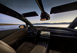 Lucid startet den Gravity als Elektro-Touring-SUV: Ein hochbeiniger, vollelektrischer Sportstourer mit 800-Volt-Technik und viel Luxus (Bild: Lucid).