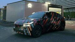 NIO Onvo L60 im Camouflage-Style mit Aufkleber &#039;besser als Model Y&#039; (Bild: Weibo)