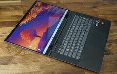 Das HP Envy x360 15 ist erneut unter die 900-Euro-Schwelle gerauscht (Bild: Philip Macdonald)